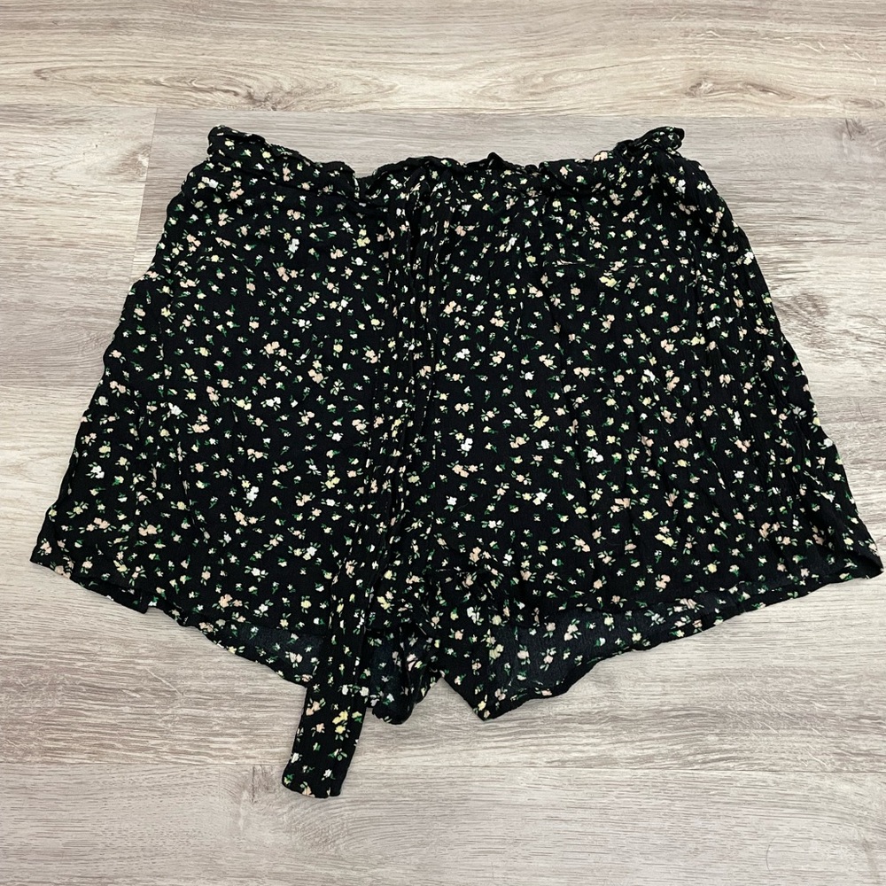 Divided H&M Black with Floral Print Elastic Waist Pull On Shorts Size 4